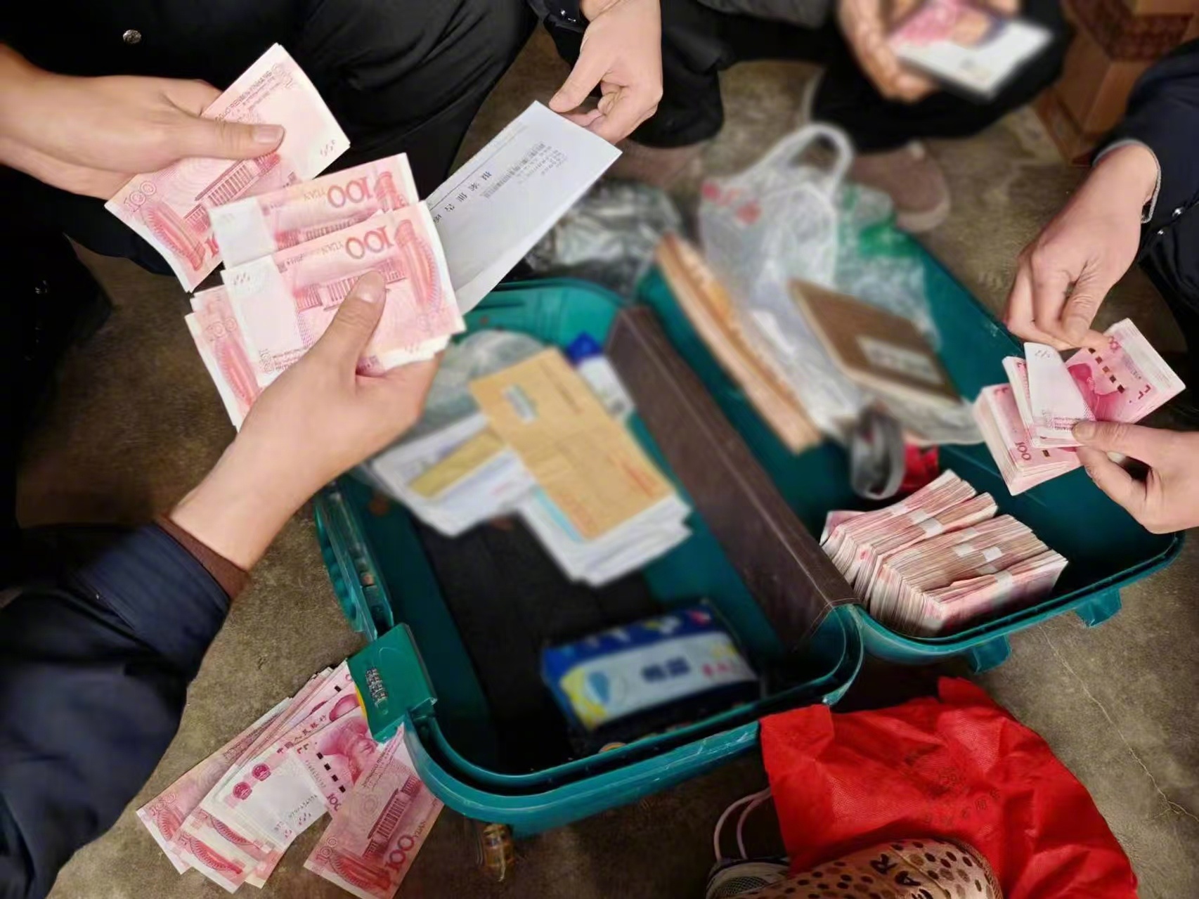 最新带现金几十万能过安检方法分析(最方便真实的诸暨携带现金过安检有具体规定吗方法)